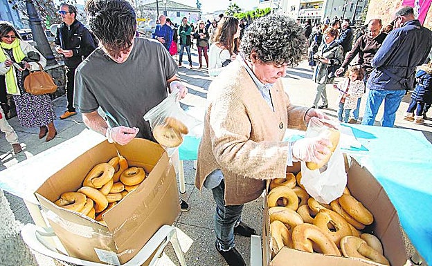 Adquirir roscas de anís del santo requería una larga espera. 