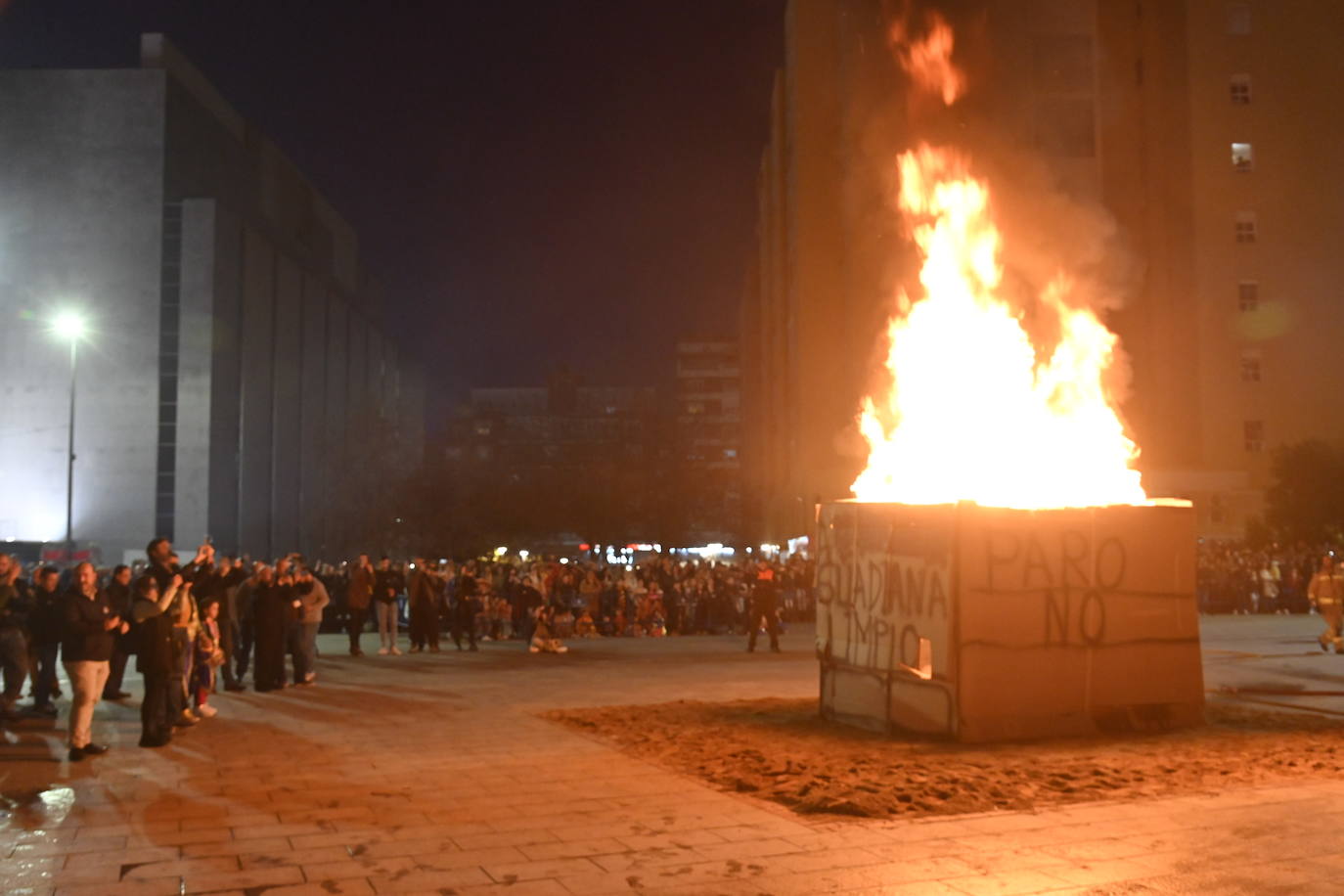 Fotos: Las candelas de Santa Marina calientan el Carnaval