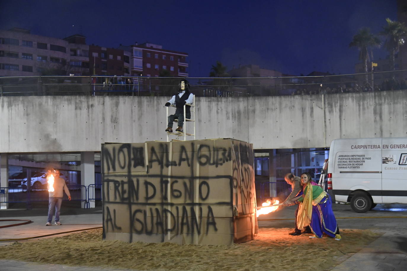 Fotos: Las candelas de Santa Marina calientan el Carnaval