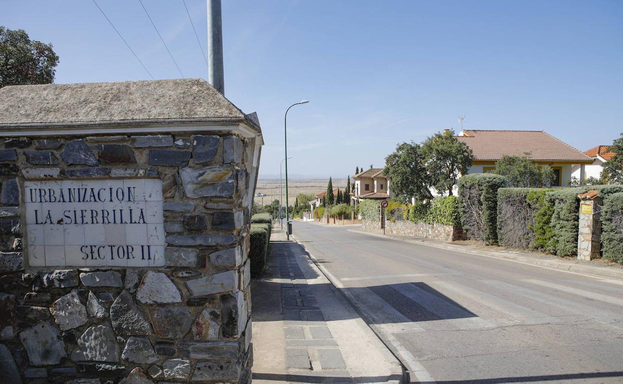 Entrada al sector 2 de la urbanización La Sierrilla. 