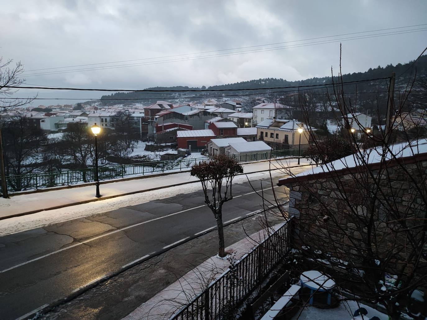 Fotos: PIornal amanece nevado este miércoles