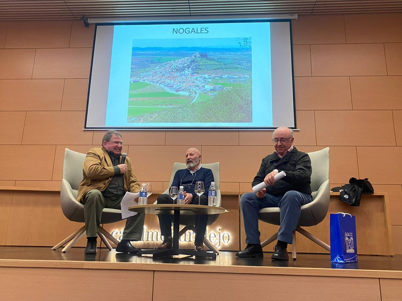 Presentación del libro de Antonio Ramírez Lozano en Cajalmendralejo. 