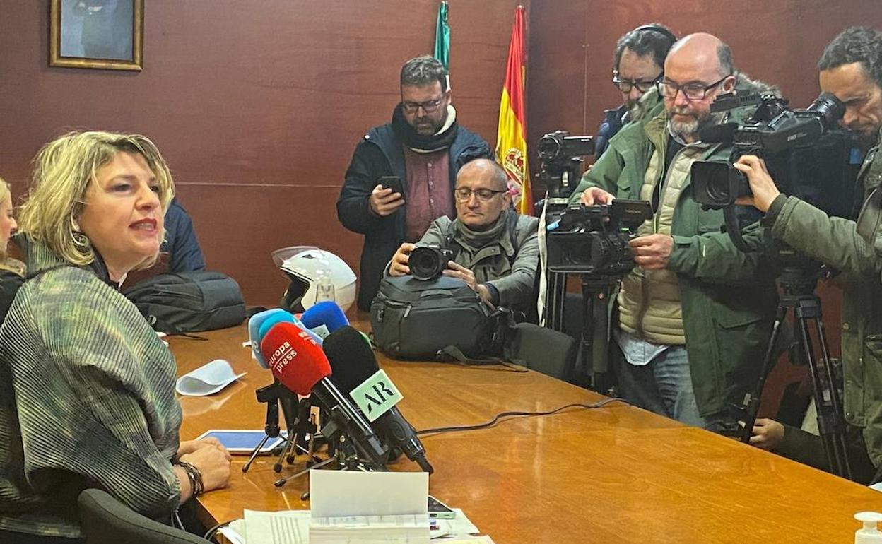 Carmen Barquilla, durante su comparecencia ante los medios. 