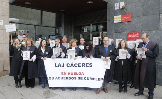Concentración de letrados de Administración de Justicia en Cáceres.