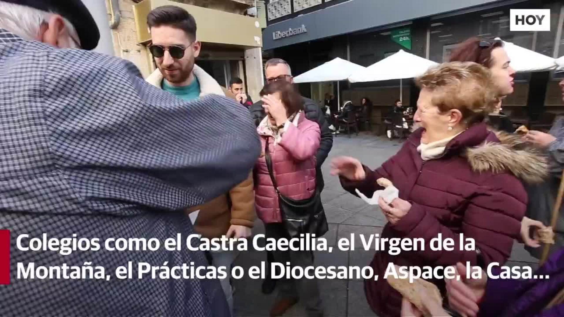 Una masiva quema del pelele enciende el Carnaval cacereño