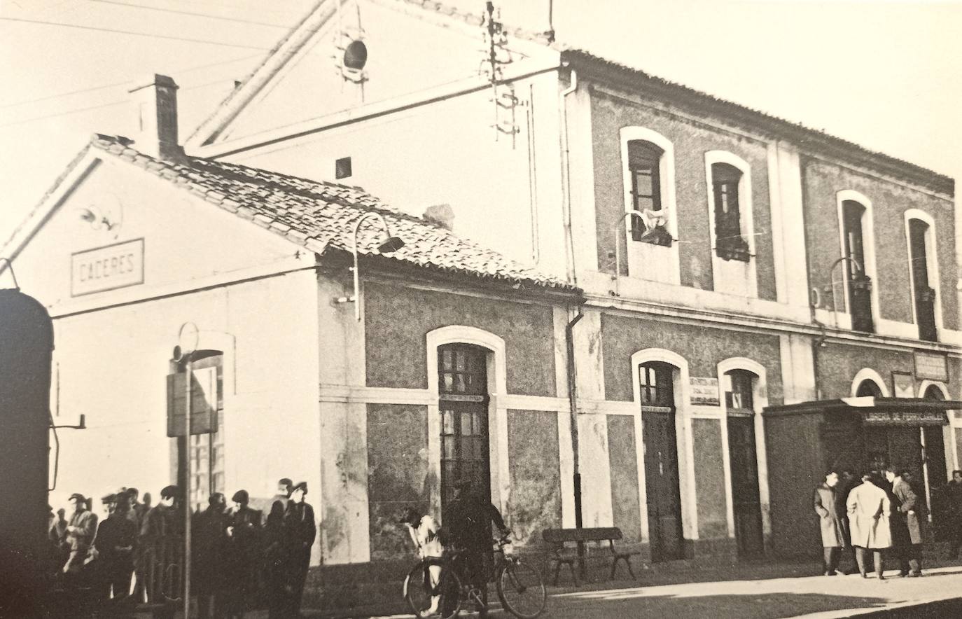 Antigua estación de Cáceres que estaba en Los Fratres y fue inaugurada con la visita de los reyes en 1881.