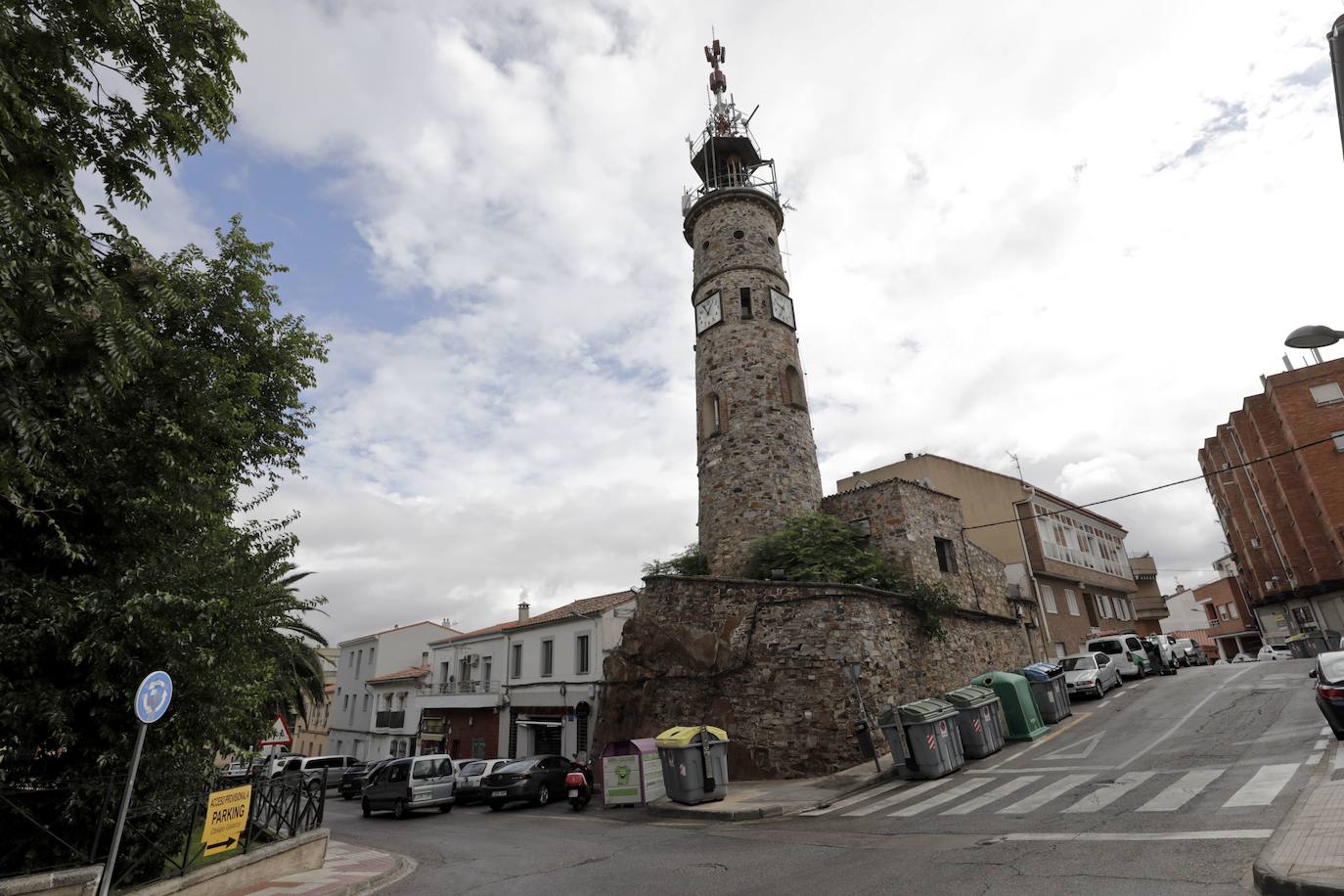 La torre de la Plaza Antonio Canales, el Monumento al Trabajo.