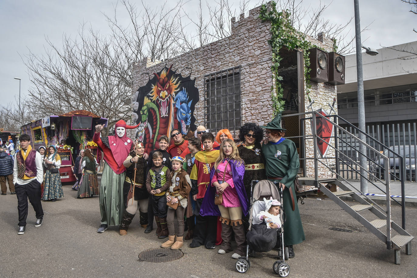 Fotos: Imágenes del desfile de artefactos del Carnaval de Badajoz