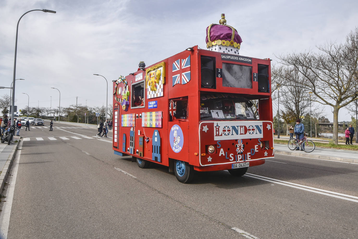 Fotos: Imágenes del desfile de artefactos del Carnaval de Badajoz