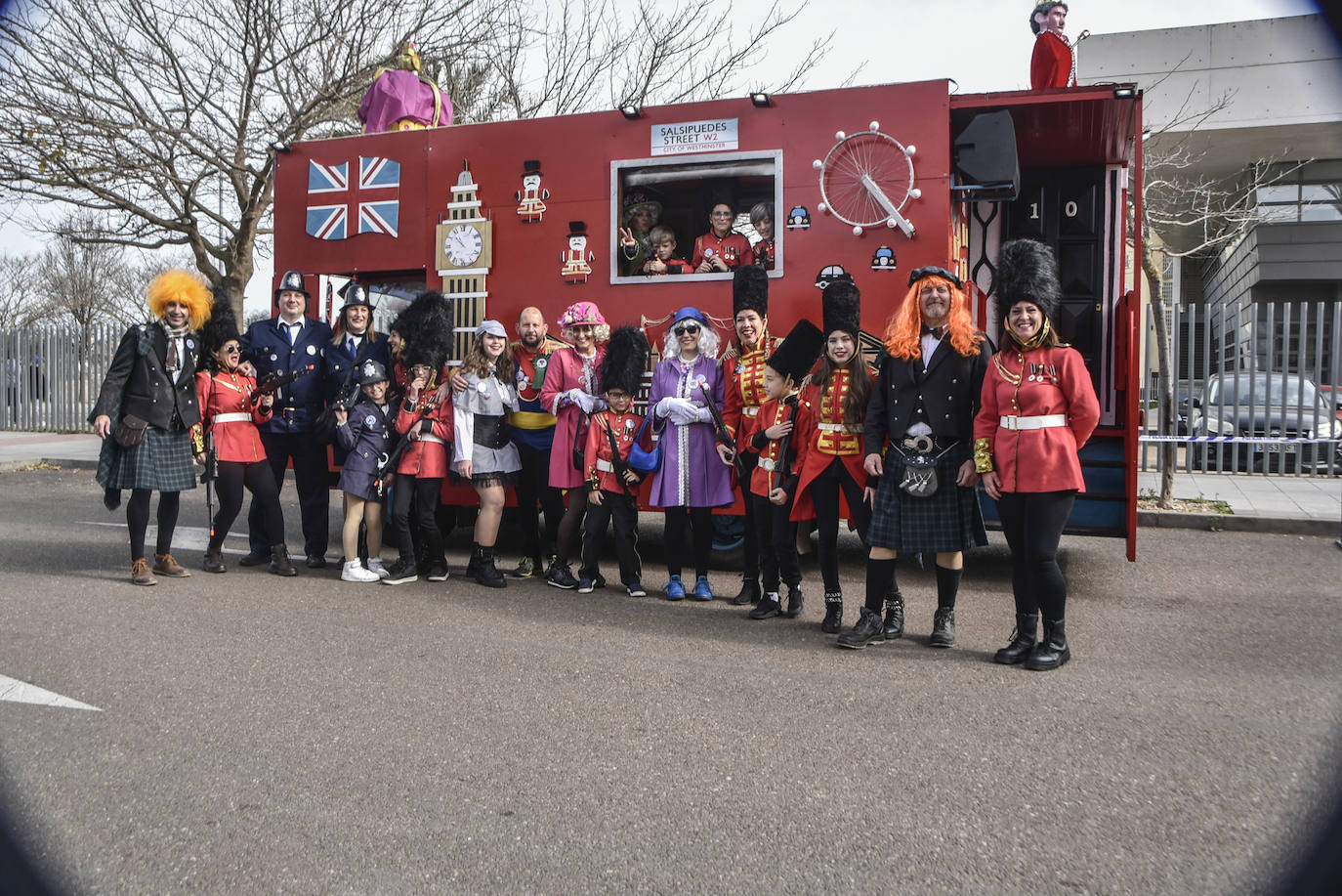 Fotos: Imágenes del desfile de artefactos del Carnaval de Badajoz