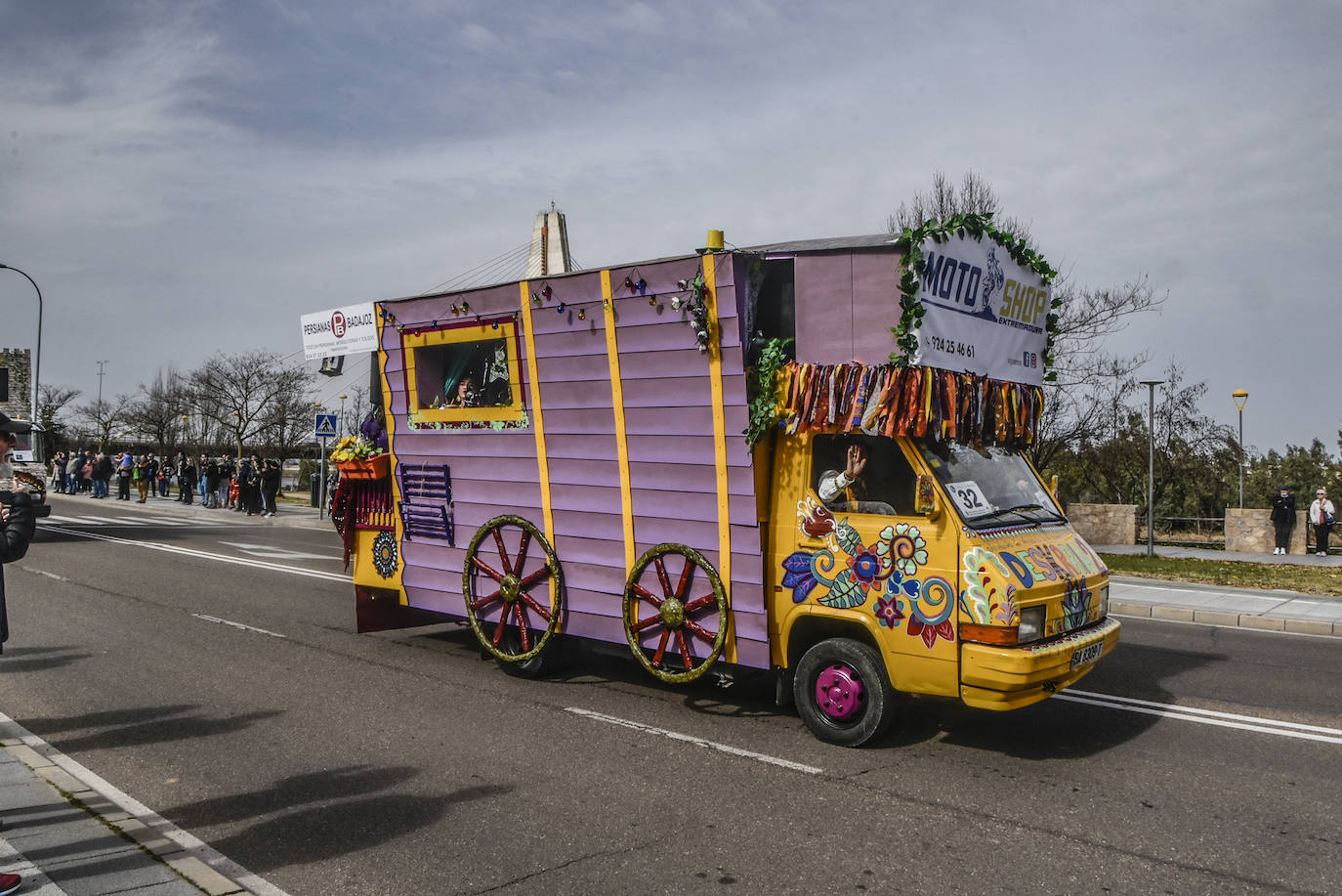 Fotos: Imágenes del desfile de artefactos del Carnaval de Badajoz