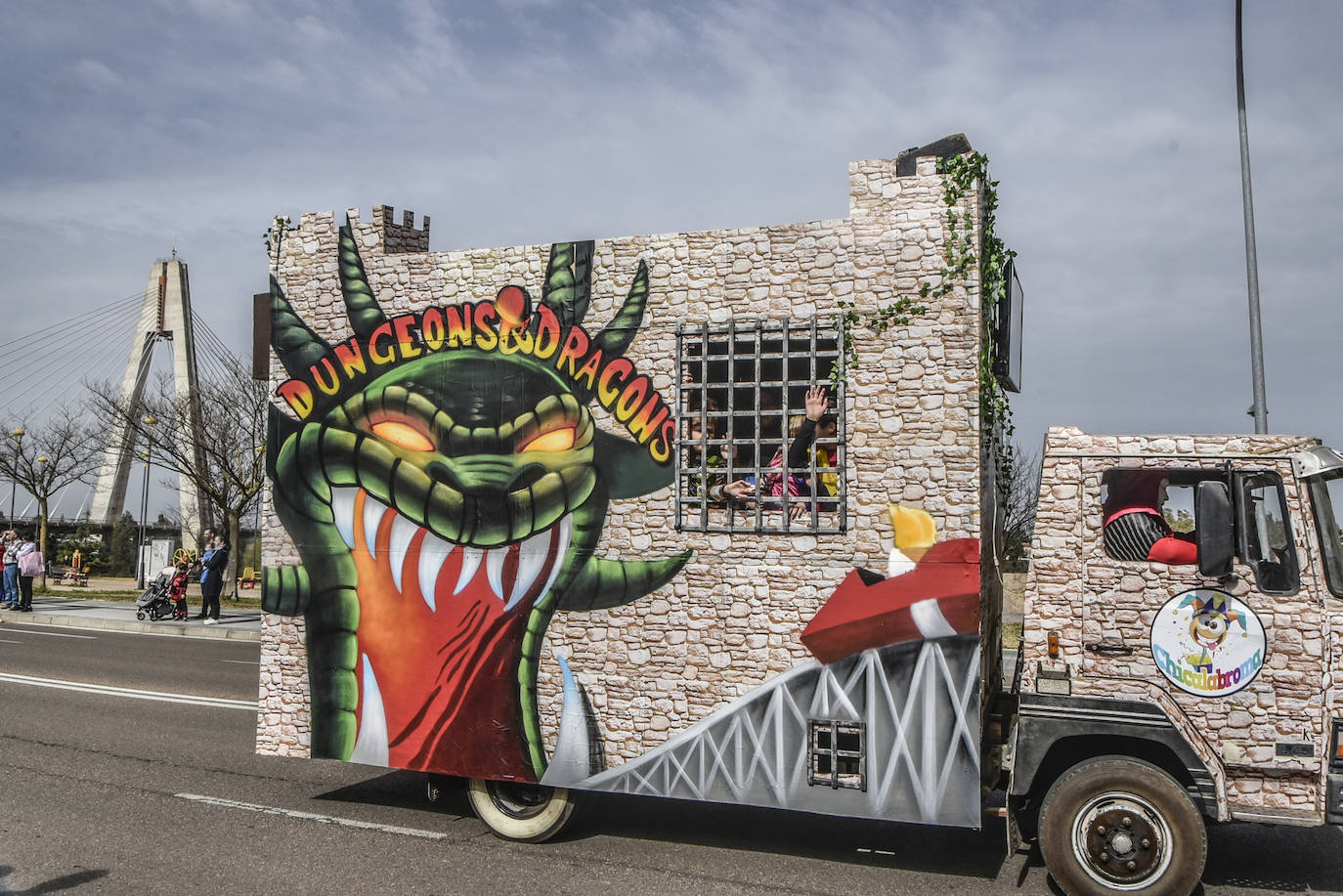 Fotos: Imágenes del desfile de artefactos del Carnaval de Badajoz