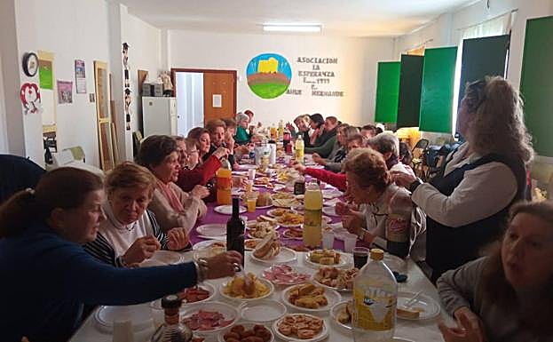 Comida del Jueves de Comadre, el pasado 16 de febrero, en la casa de la cultura. 