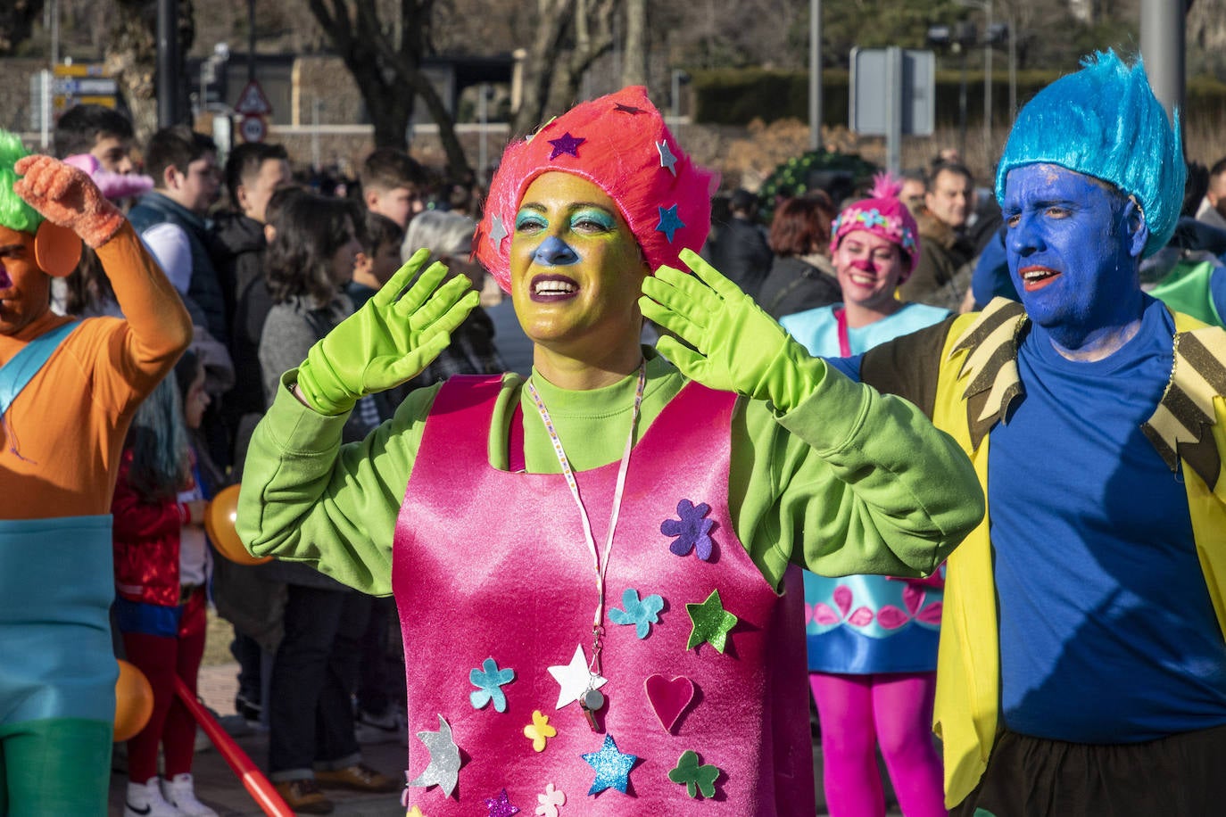 Fotos: Más de 400 personas protagonizan el desfile de Carnval en Plasencia