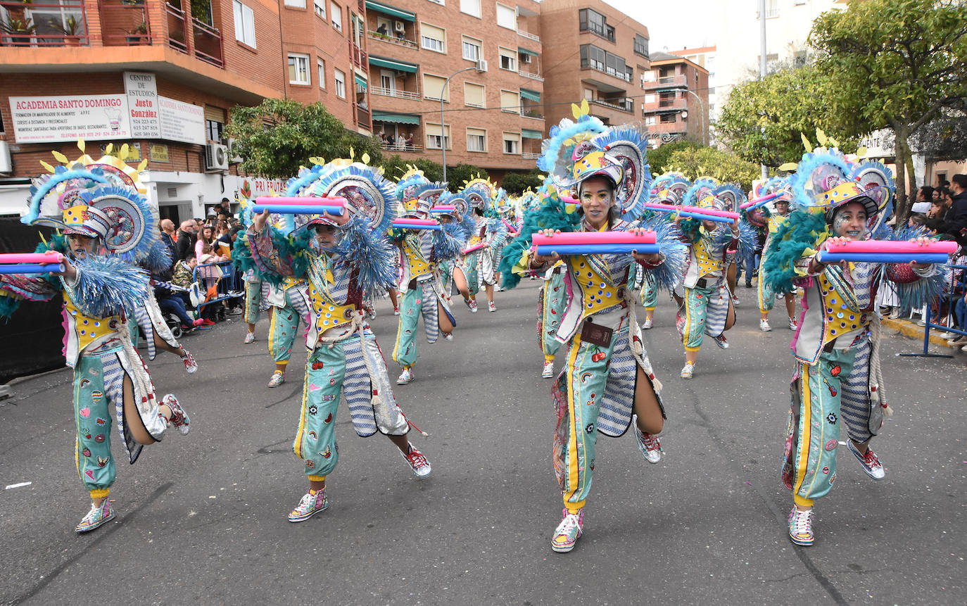 Como es tradicional Moracantana llegó con sus figuras gigantescas, en este caso a juego con su tipo de festival de música en Ibiza. También les precede un avión para llevar a su cuerpo de baile a una fiesta. Destacan los colores alegres y veraniegos con detalles marítimos, como las caracolas en sus zapatos y en su sombrero. 