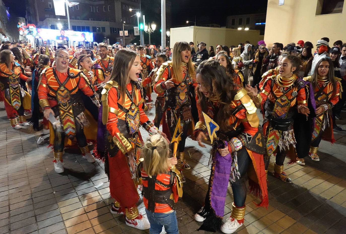 Fotos: Carnaval | Imágenes de la noche de sábado en Badajoz