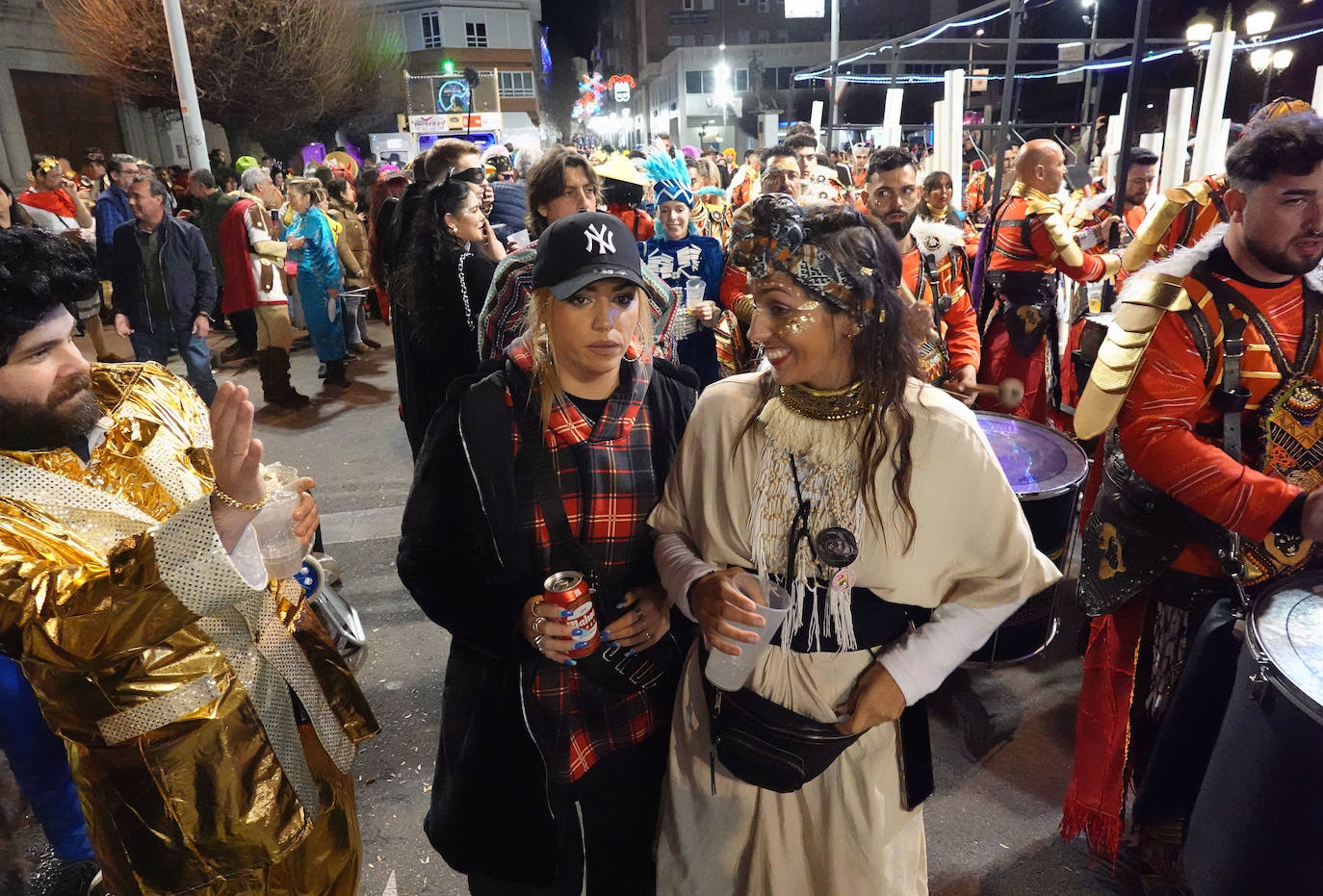 Fotos: Carnaval | Imágenes de la noche de sábado en Badajoz