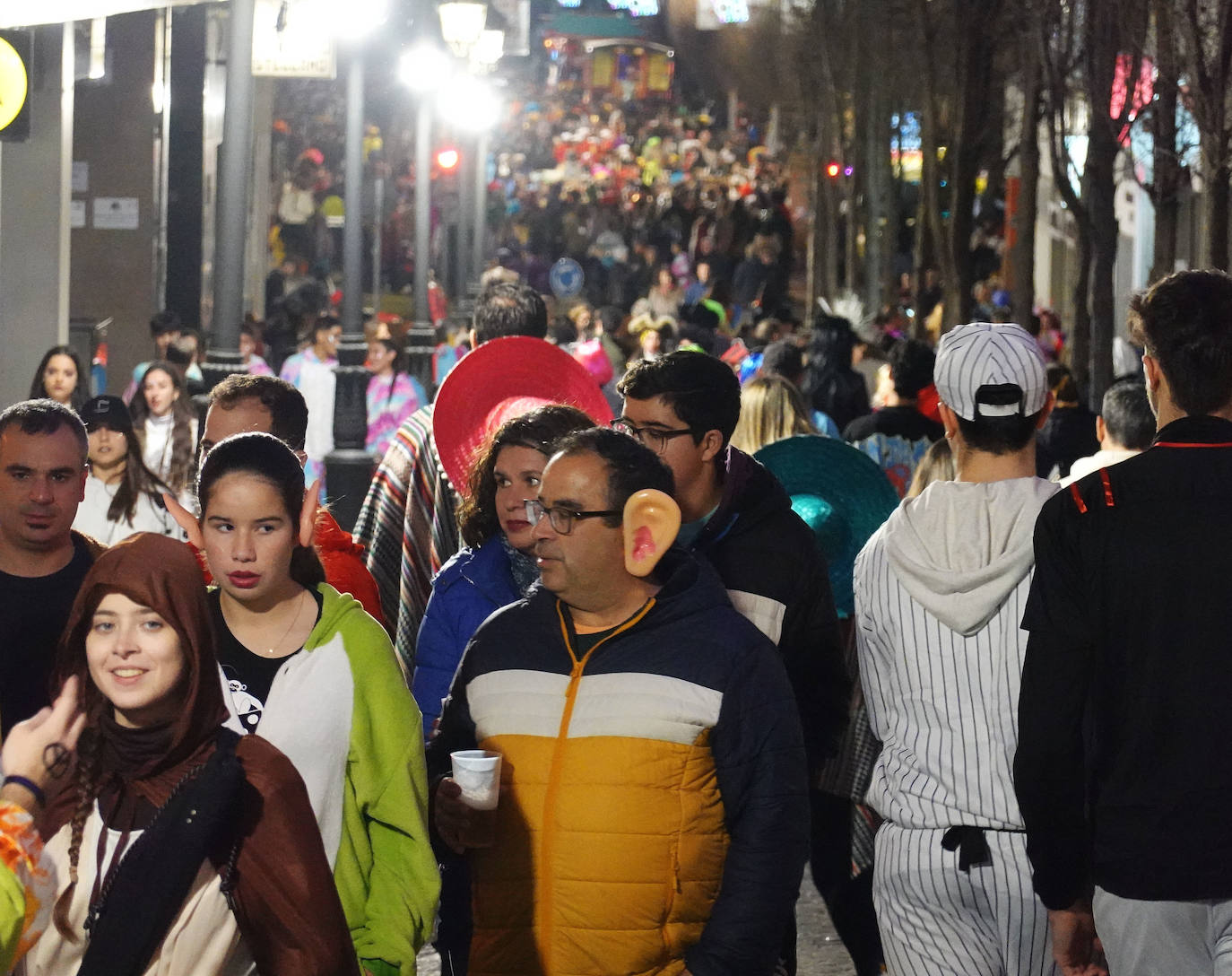 Fotos: Carnaval | Imágenes de la noche de sábado en Badajoz