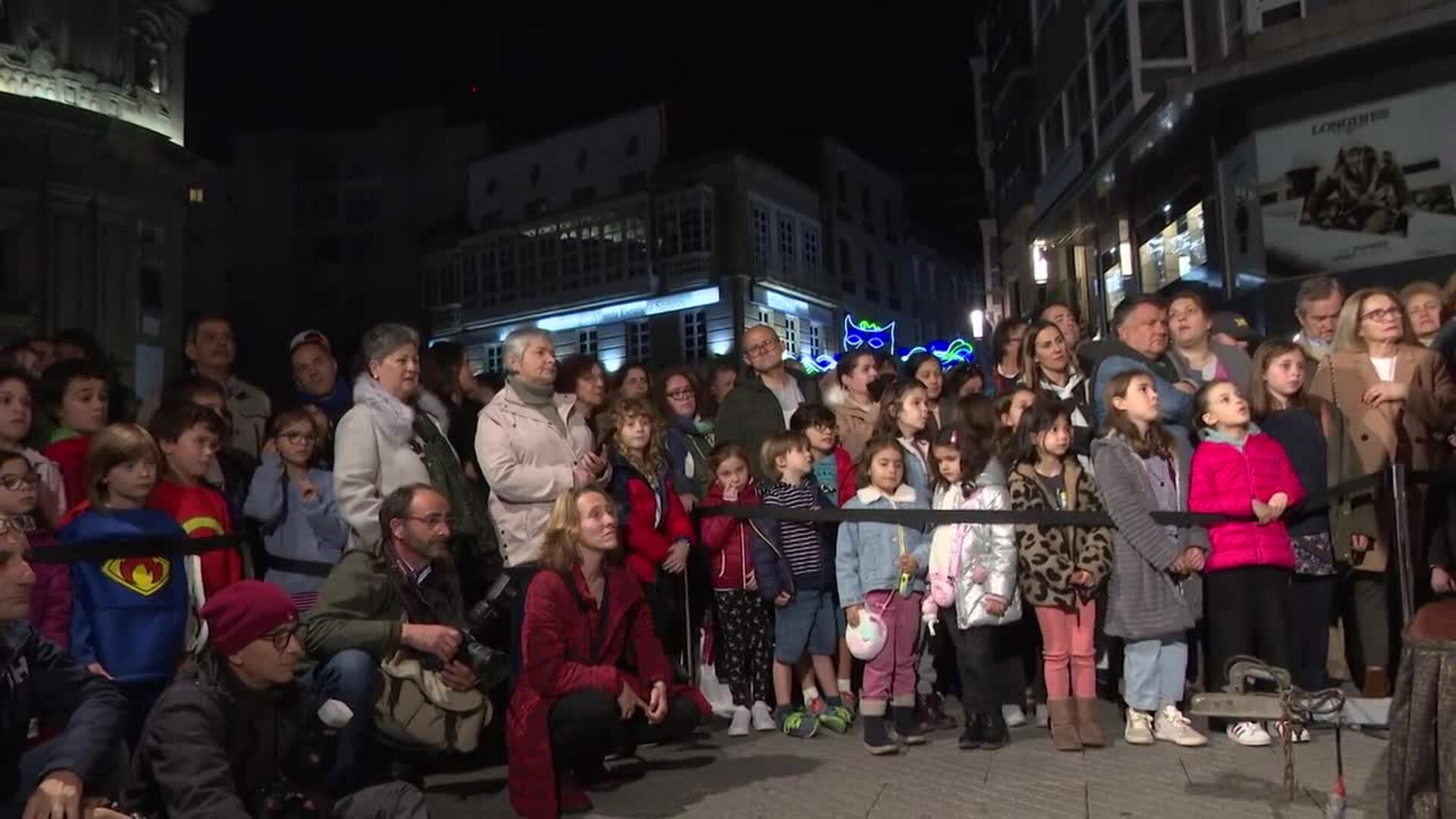 El loro Ravachol, icono del Carnaval de Pontevedra, se viste para reivindicar la sanidad pública