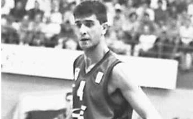 Miguel Ángel Reyes, con el Cáceres en la ACB. 