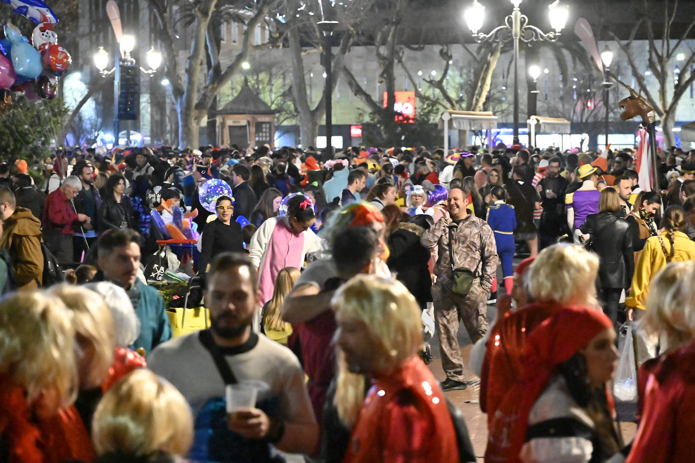 Fotos: Así se vive el lunes de carnaval en Badajoz