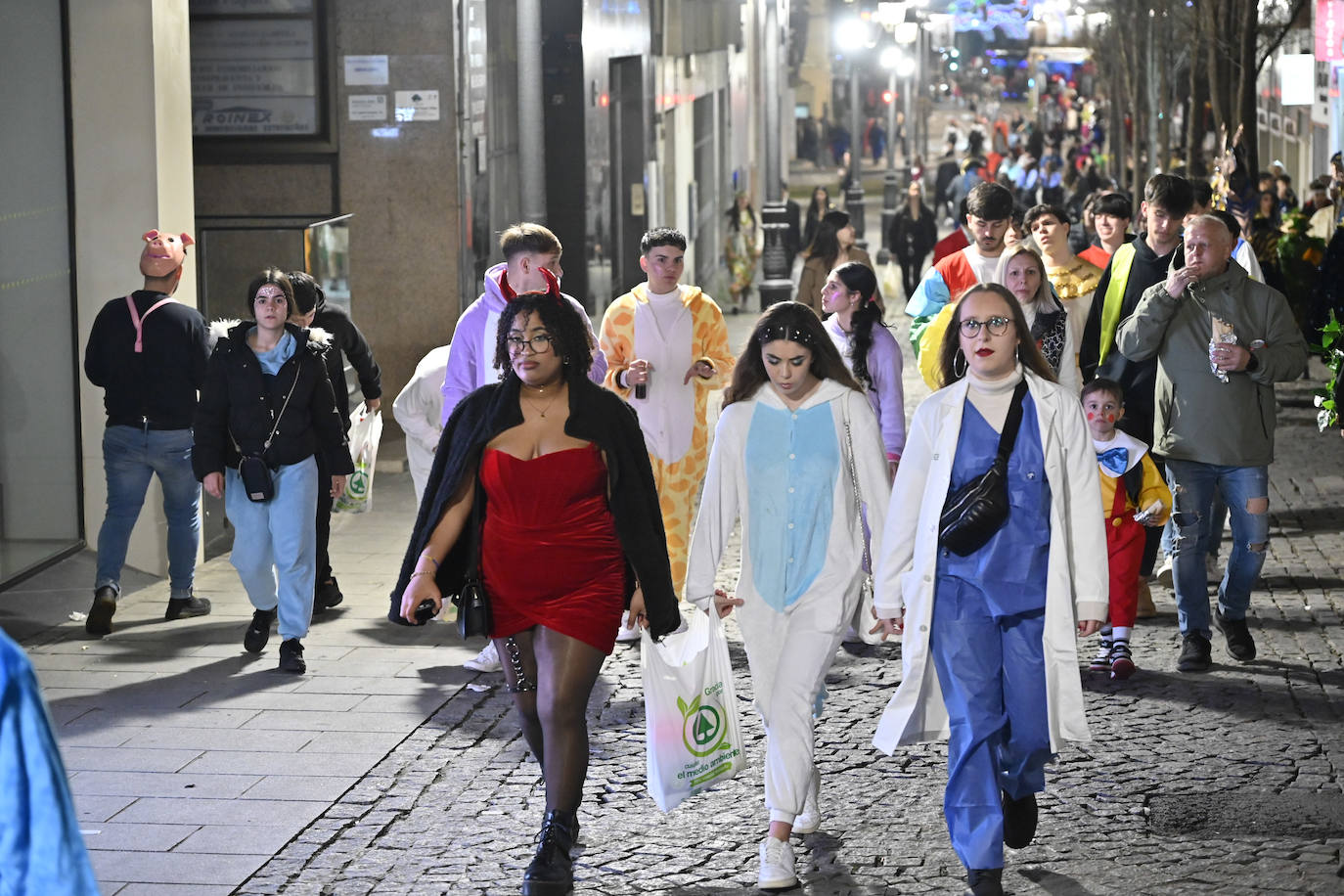 Fotos: Así se vive el lunes de carnaval en Badajoz