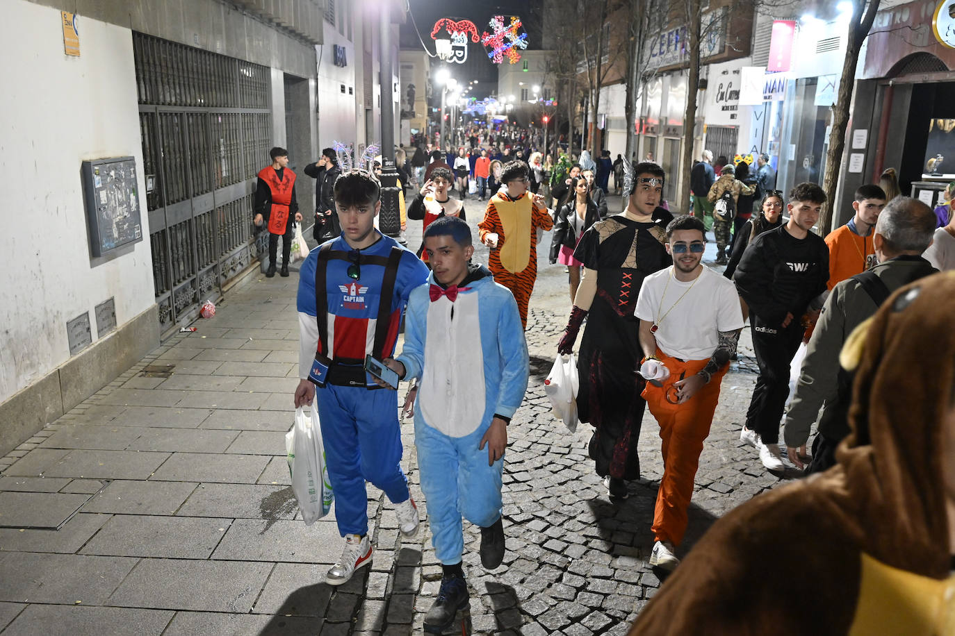 Fotos: Así se vive el lunes de carnaval en Badajoz