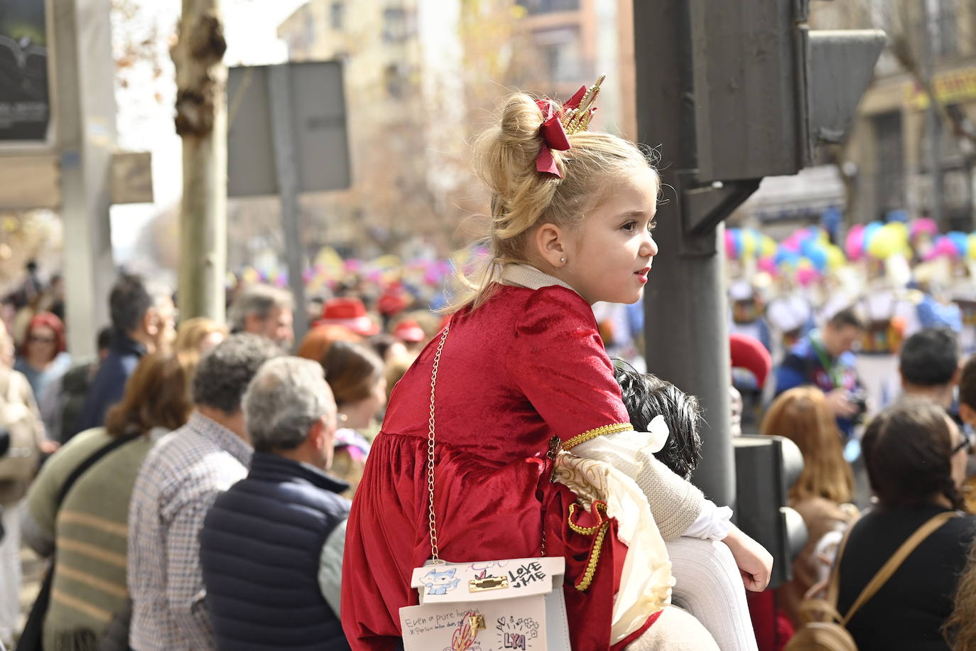 Fotos: Badajoz | San Roque acoge el tradicional Entierro de la Sardina y el desfile de comparsas del martes de Carnaval