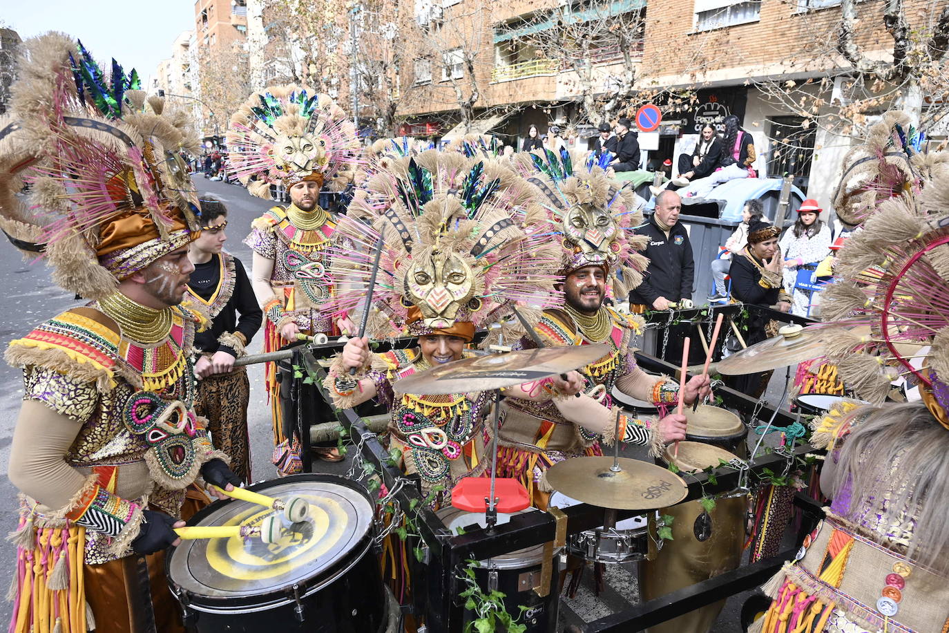 Fotos: Badajoz | San Roque acoge el tradicional Entierro de la Sardina y el desfile de comparsas del martes de Carnaval