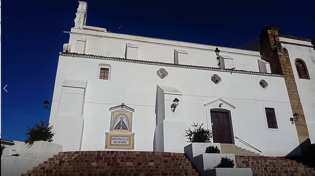 Fachada lateral de la iglesia de Nuestra Señora de los Remedios de Alconchel. 