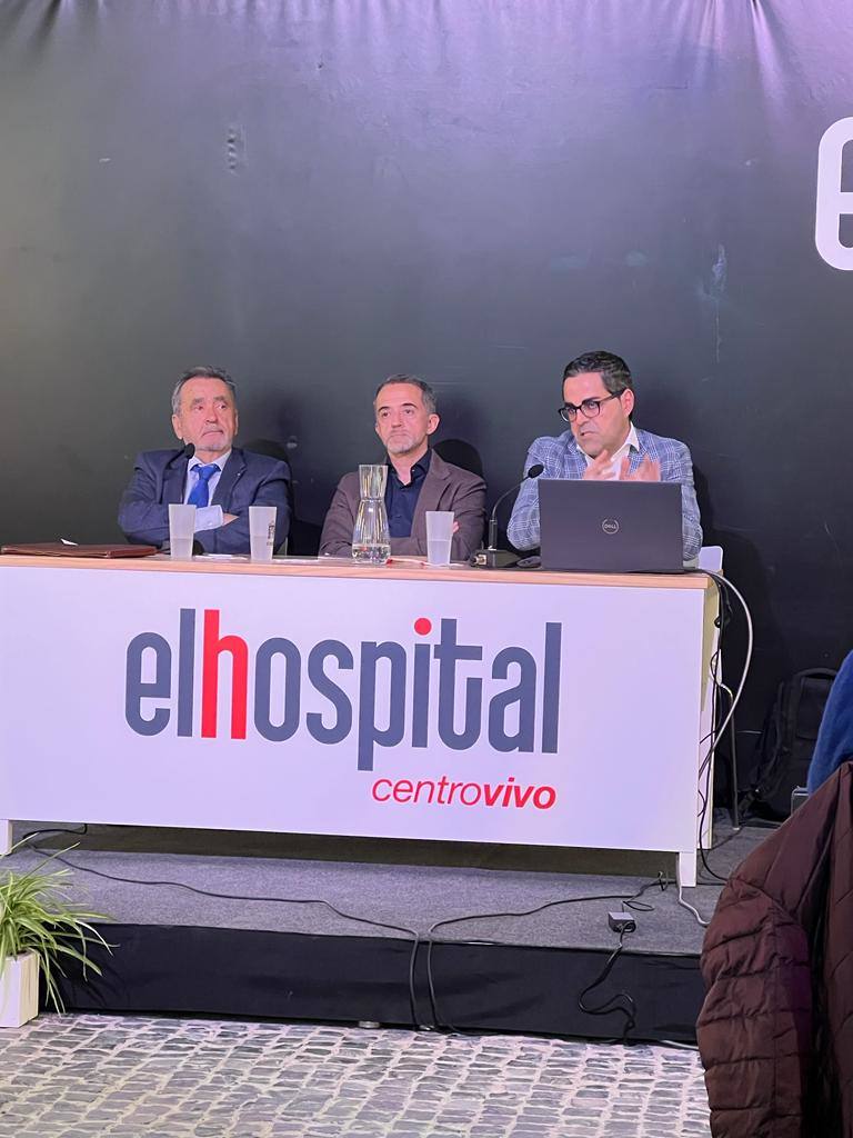 Conferencia sobre Ucrania en el Hospital Centro Vivo. 