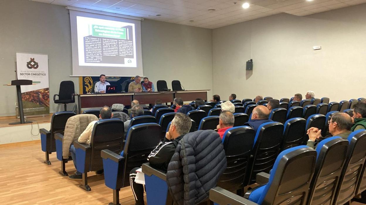 Reuniones informativas en Almendrajelo y Casar de Cáceres. 