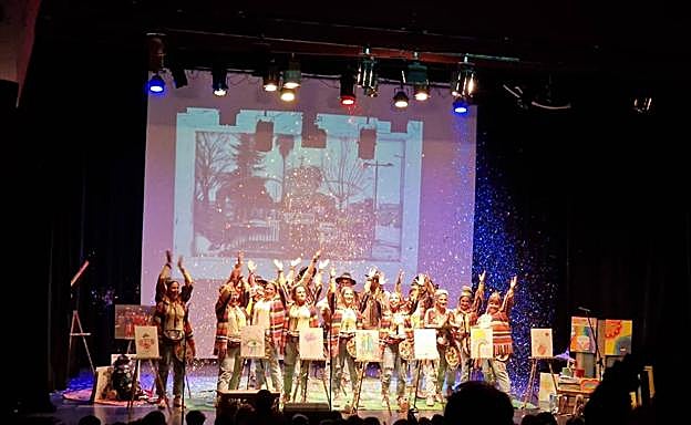 Imagen principal - Algunas de las chirigotas participantes. 