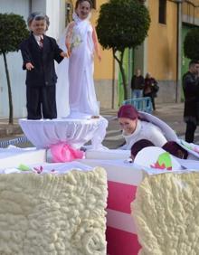 Imagen secundaria 2 - Algunos de los grupos participantes en el carnaval. 