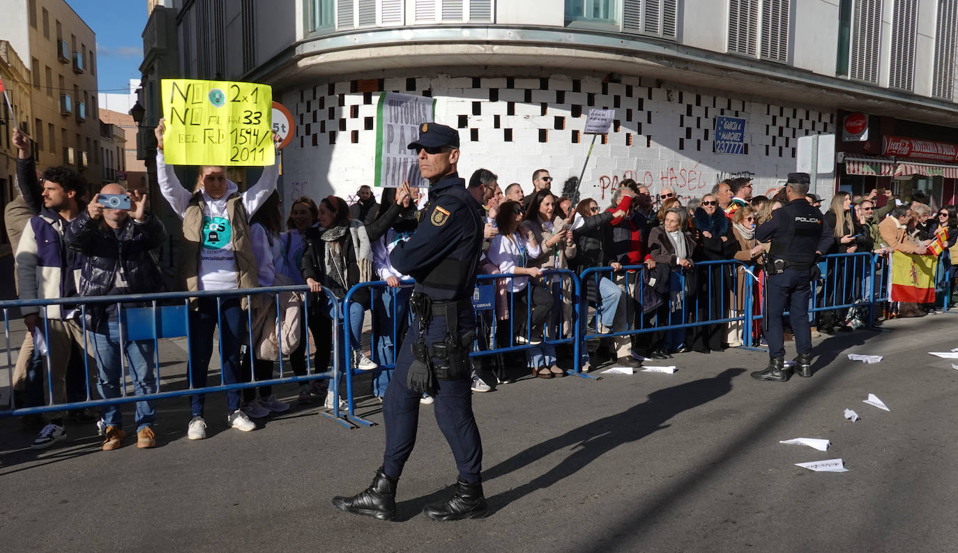 Recibimiento a Pedro Sánchez frente al Palacio de Congresos. 