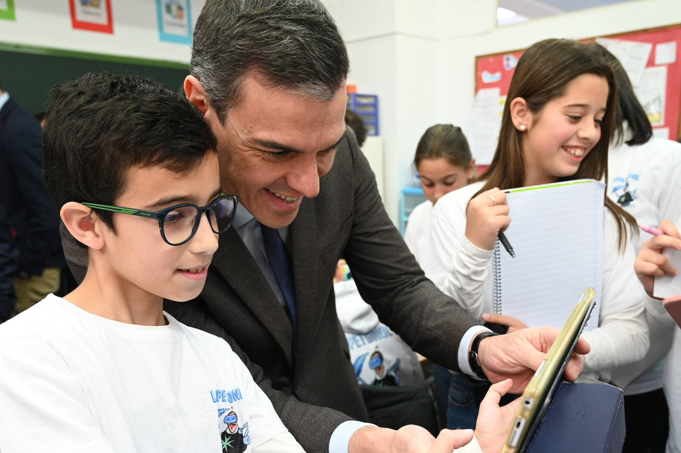 Fotos: Pedro Sánchez visita el colegio Lope de Vega de Badajoz