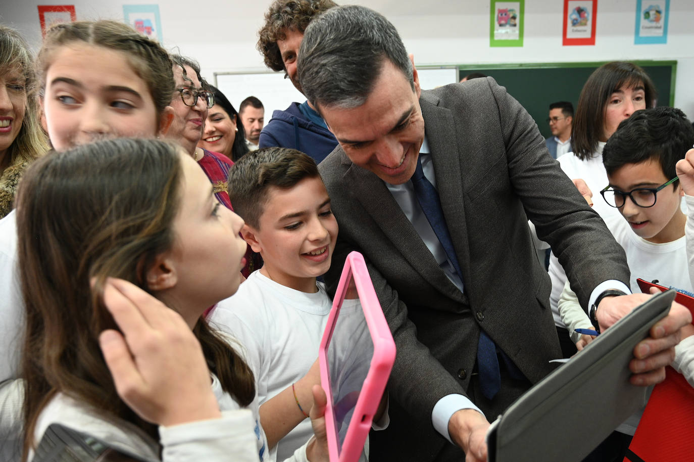 Fotos: Pedro Sánchez visita el colegio Lope de Vega de Badajoz