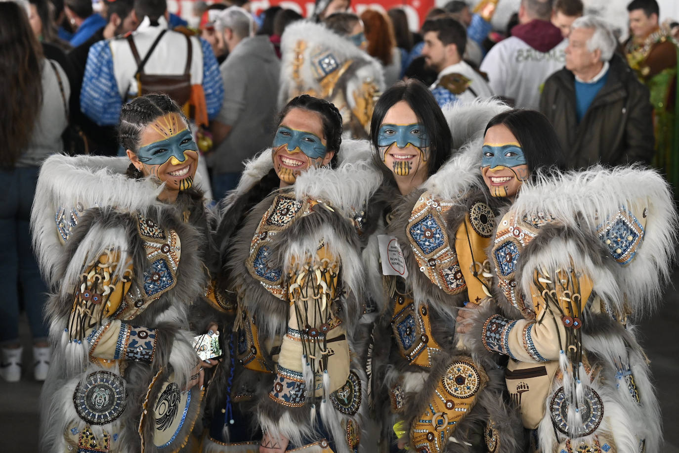 Integrantes de la comparsa Vaivén, ganadora del gran desfile. 