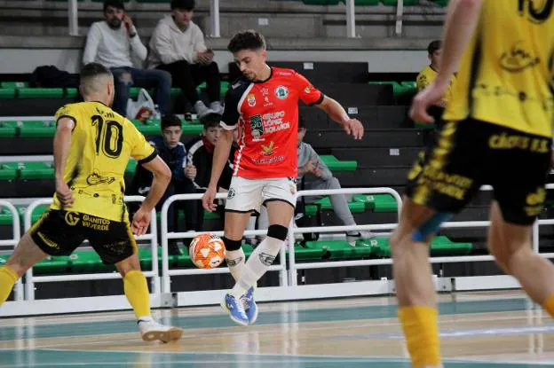 Partido de la primera vuelta entre GL Bolaños y Cáceres. / D. MAESTRE