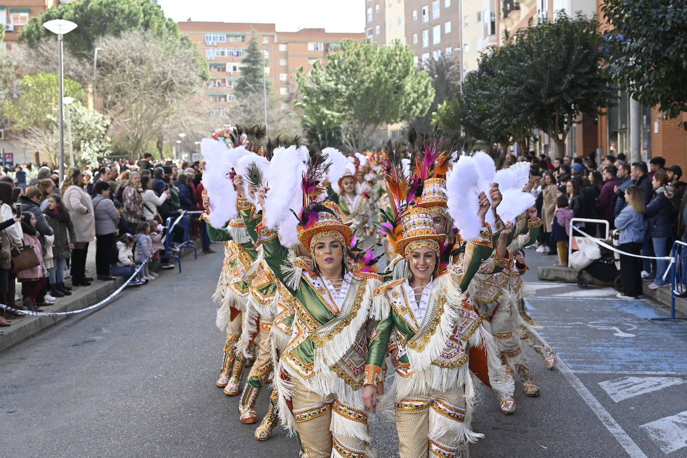 Fotos: Desfile de comparsas de Valdepasillas, en imágenes