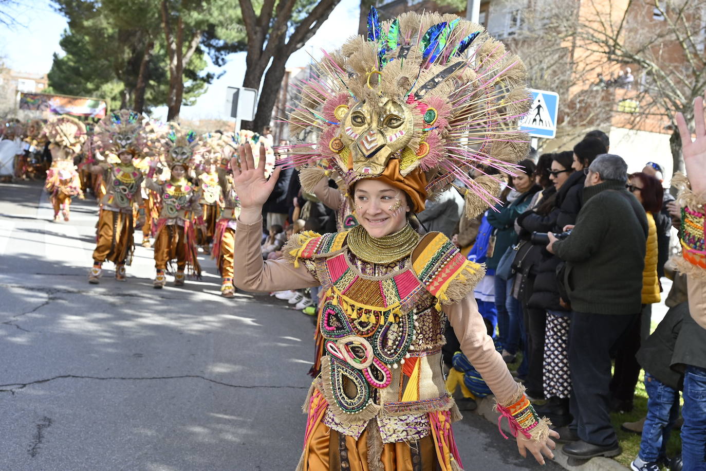 Fotos: Desfile de comparsas de Valdepasillas, en imágenes