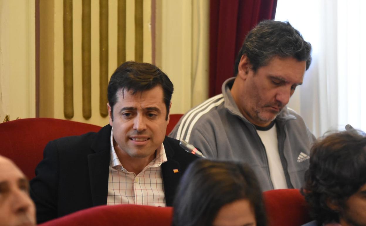 El concejal no adscrito, ALejn¡andro Vélez, en el pleno de este lunes.