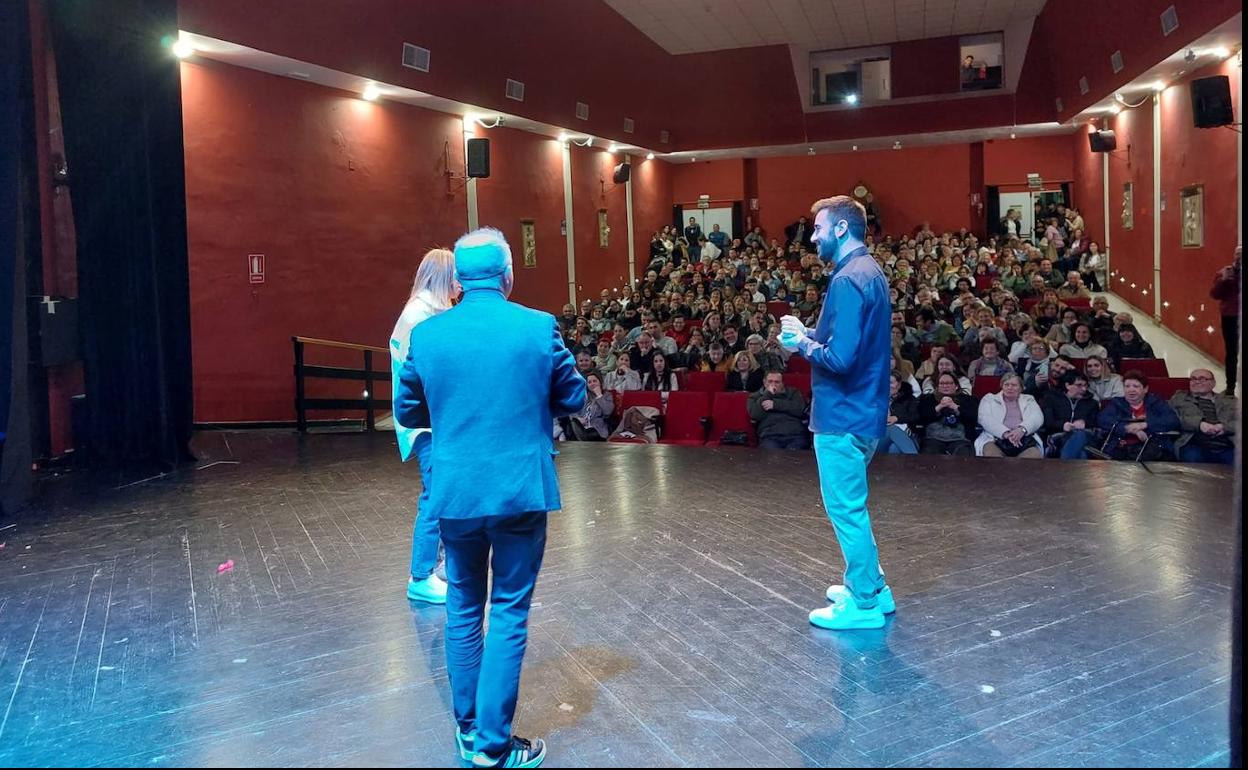 Gran asistencia de público a la gala. 