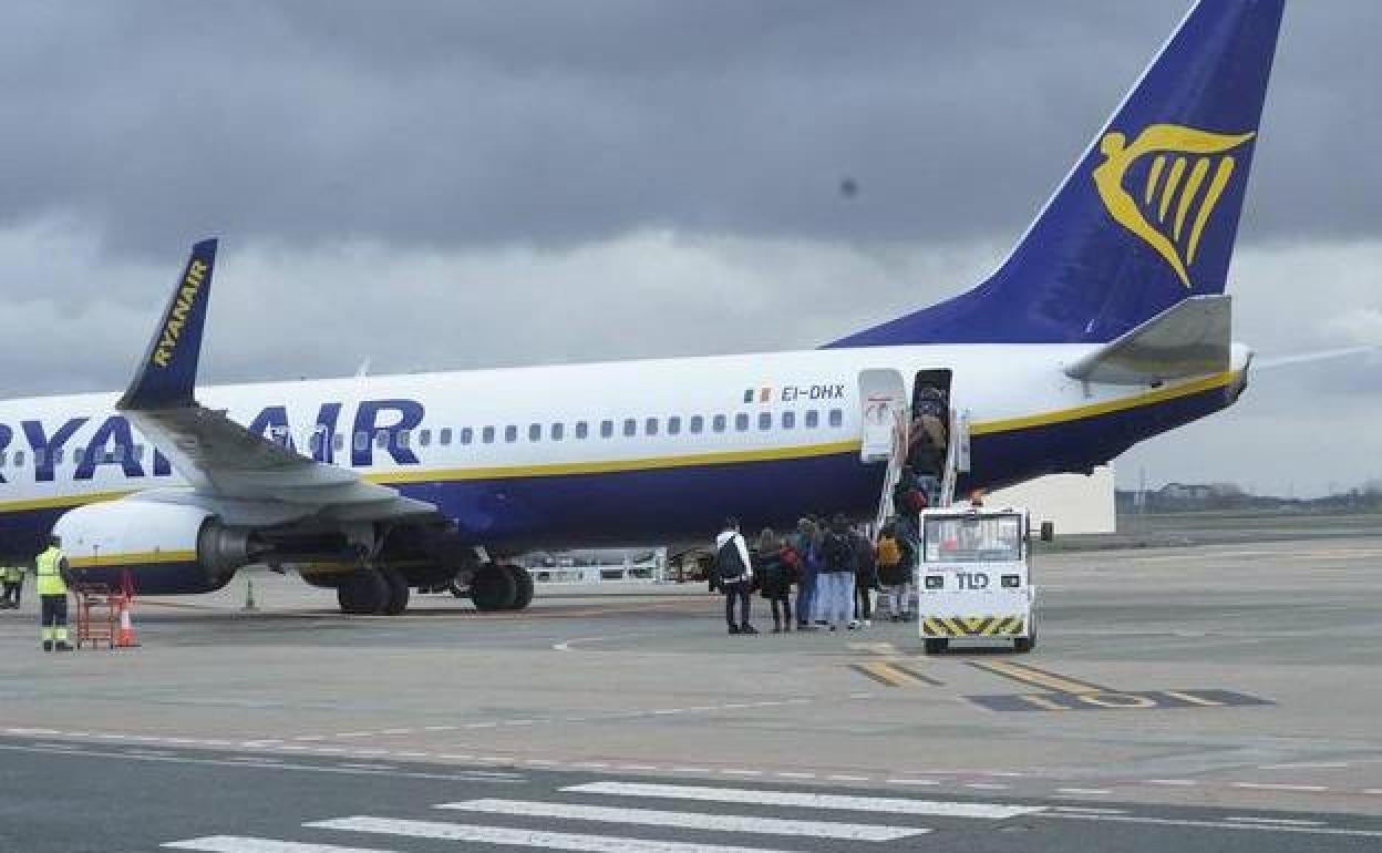 Ryanair firma su primer convenio con los pilotos con subidas salariales del 3%