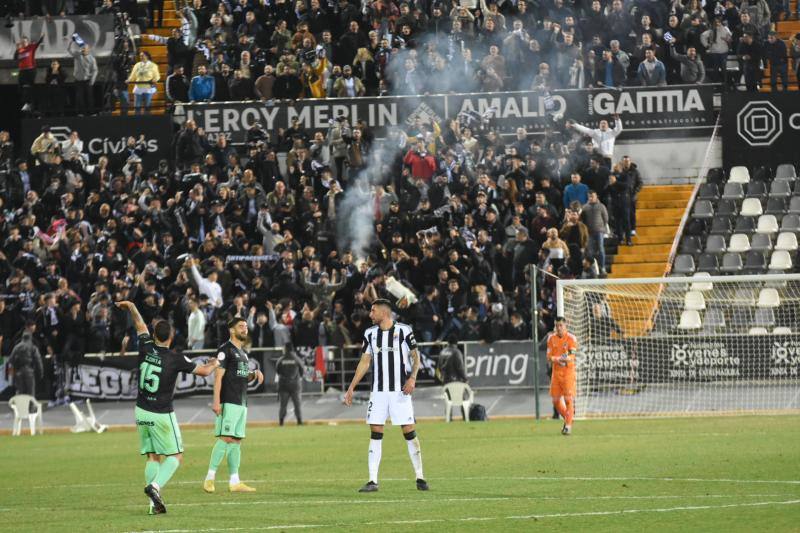 Fotos: Las mejores imágenes del derbi Badajoz-Mérida