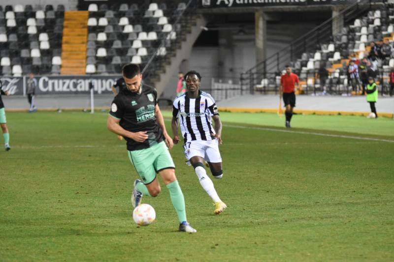 Fotos: Las mejores imágenes del derbi Badajoz-Mérida