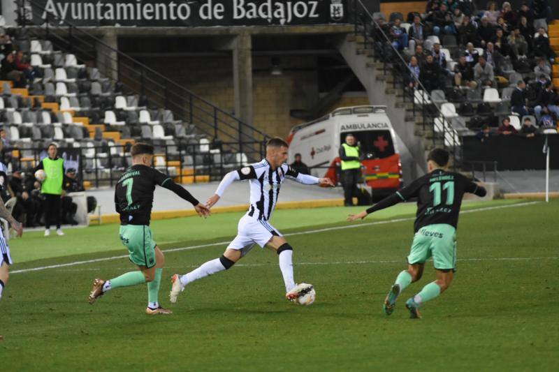 Fotos: Las mejores imágenes del derbi Badajoz-Mérida