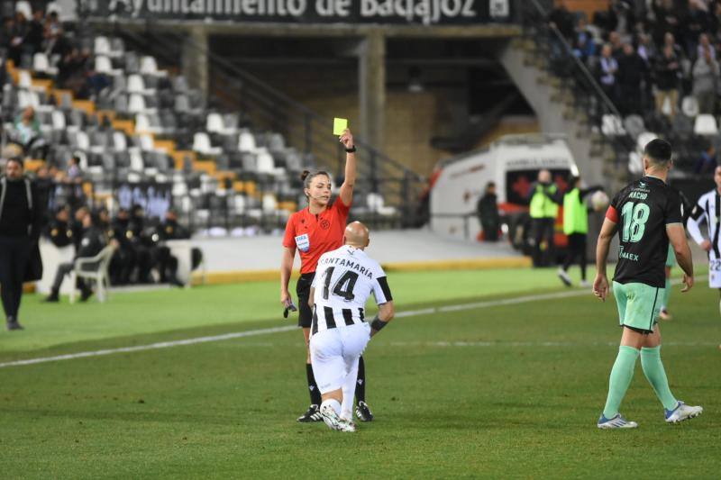 Fotos: Las mejores imágenes del derbi Badajoz-Mérida