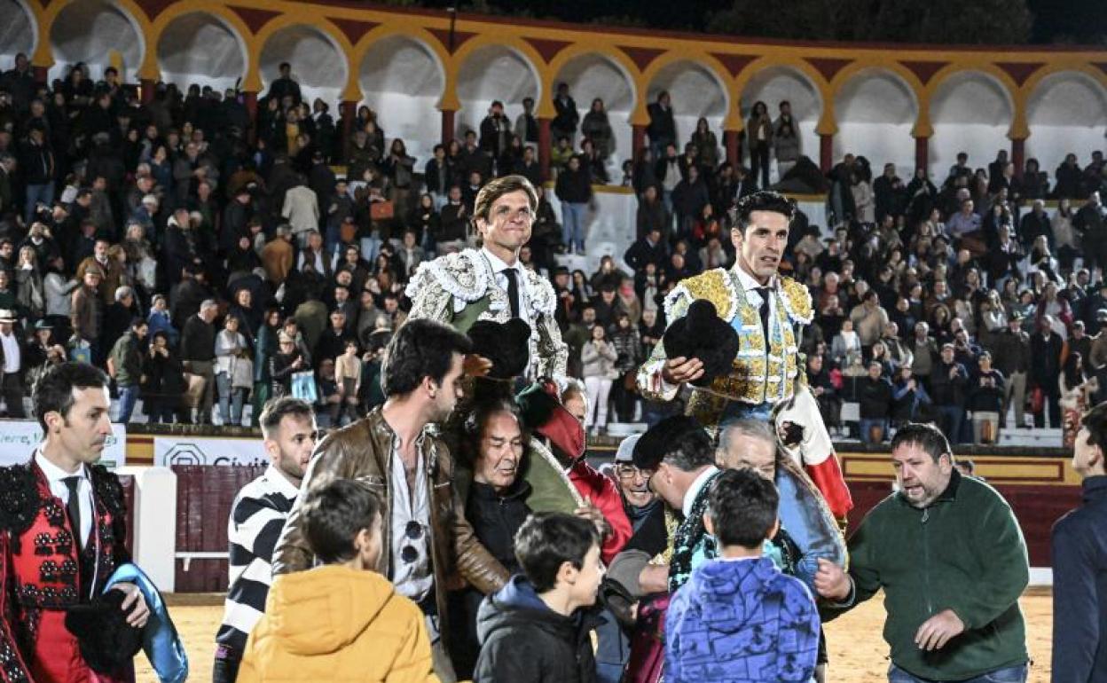 La plaza de Olivenza se llenó para ver a 'El Juli', Talavante y Emilio de Justo.