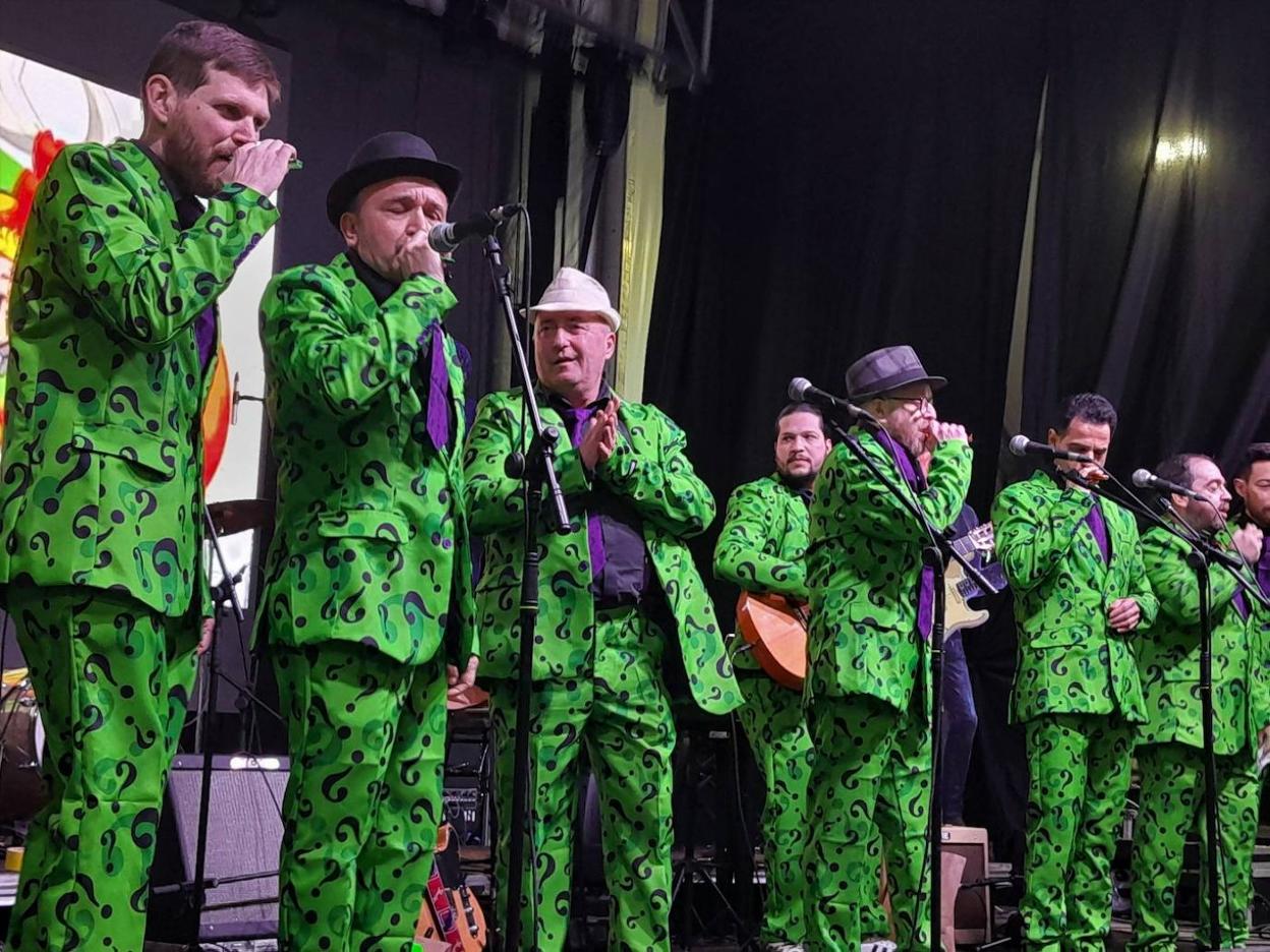 La peña Faratabailes, ganadores del concurso de murgas. 